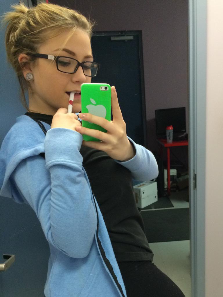 iFooYa's tweet photo. Meow http://t.co/wHTjWv7GWQ