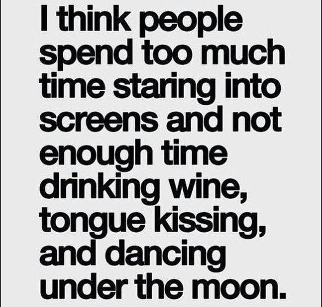 CaththeWineLady's tweet photo. Put your phones down (after the retweet 😜) and have some fun!! @winewankers #wine #dance #whatevercomesnext💋 http://t.co/wcN2iY3upu