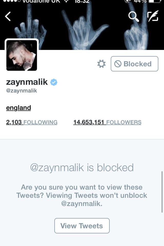 MichaelaMcfly's tweet image. When your best friend's a fan girl and there's drama in the #1dfandom #nicemove #zayn 😬😯😮😗