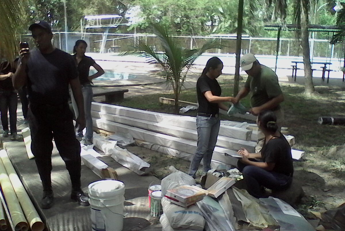 ParquesYaracuy's tweet photo. GUARDAPARQUES NUEVOS TRABAJANDO @YaracuyPnMn  @inparquesgob http://t.co/EhoMBmQV3z