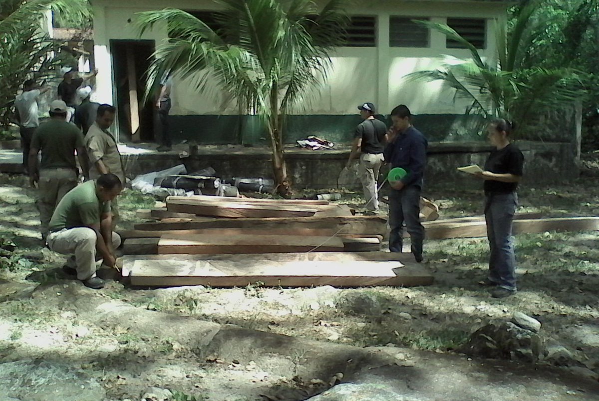 ParquesYaracuy's tweet photo. GUARDAPARQUES NUEVOS TRABAJANDO @YaracuyPnMn  @inparquesgob http://t.co/EhoMBmQV3z