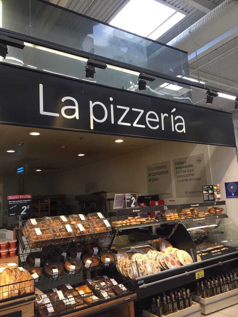 txus1986's tweet photo. @RoHerrer0 "La Pizzería" seguro que ahí venden lápices #hollyCrap http://t.co/GNj8Uf9LNn