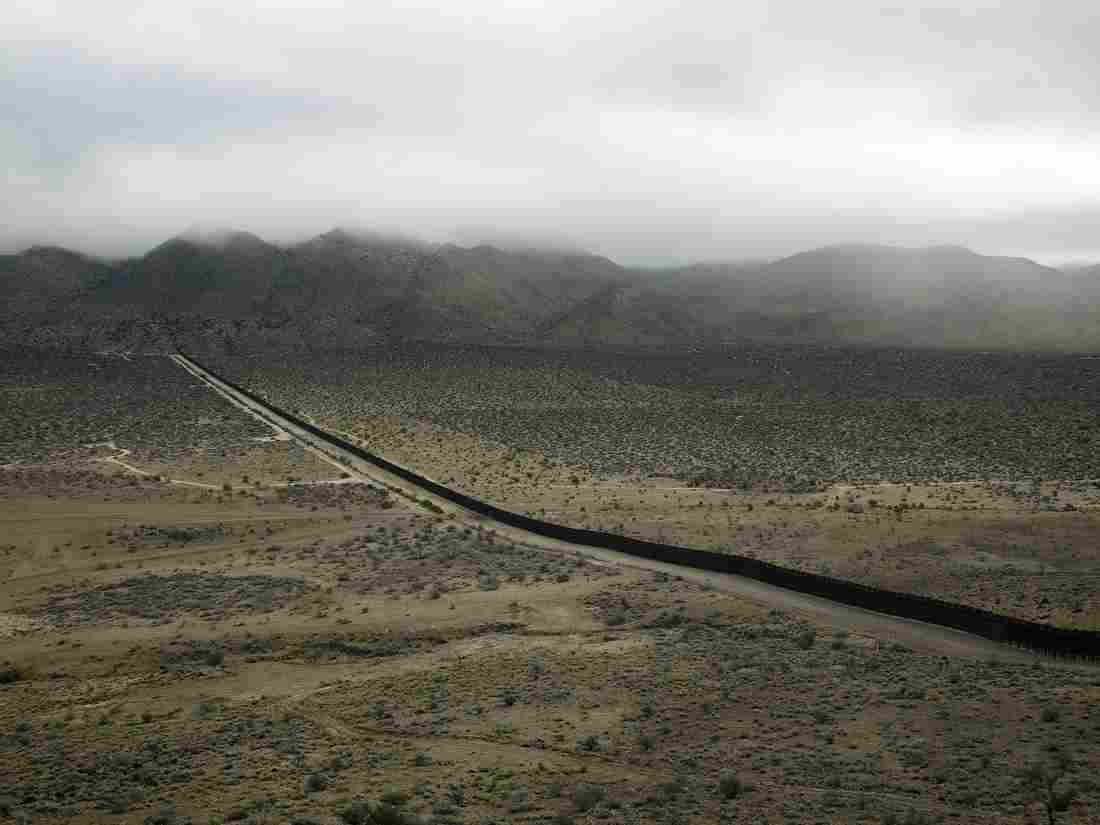 americansuburbx's tweet photo. #BradFeuerhelm in Conversation with #RichardMisrach β An ASX Exclusive | ON #ASXTV http://t.co/HsNlVQnBzn #border http://t.co/3V970zYTRJ