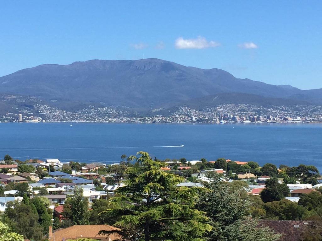 BronnyPeters's tweet photo. @sunriseon7 My Mt Wellington views before &amp; after http://t.co/Dcv0dMnUc8