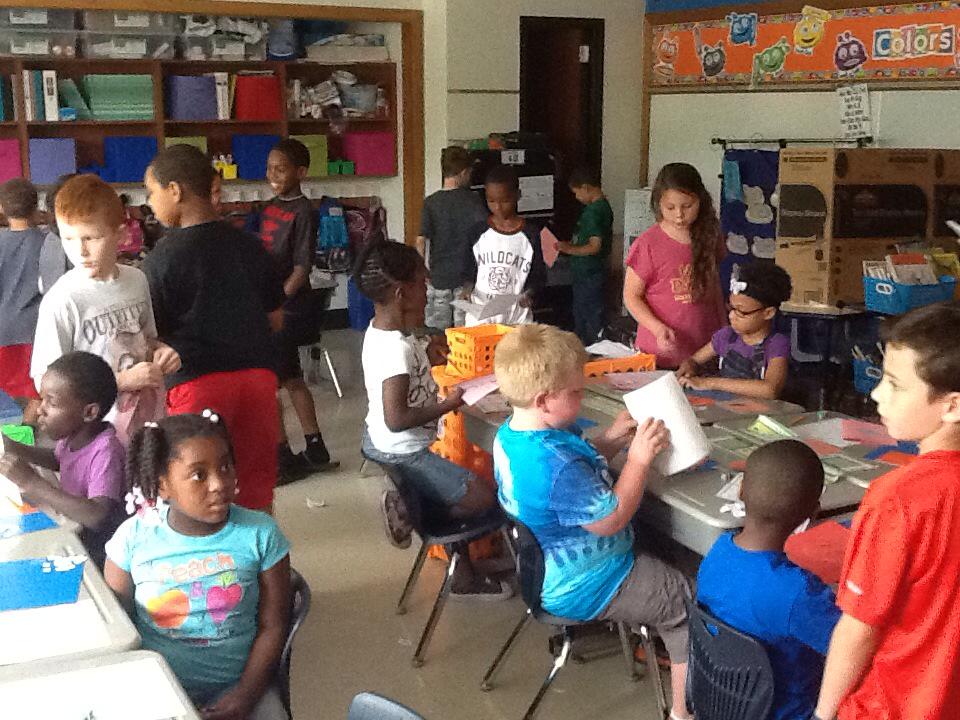 ashleyholtmeyer's tweet photo. Thank you to our first grade buddies for the MAP testing treats!@bennejcschools #southschool http://t.co/c0MVi32orm
