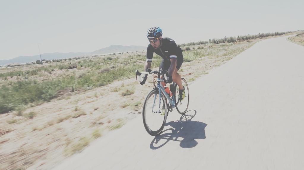 valentisanjuan's tweet photo. 6 horas 20 min y listos los 180km bike del 3r Ironman! A por la maratón mintras escucho el fútbol :)) #LaTitanYPaCasa http://t.co/IZaLh40Y63