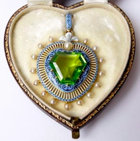 CollectifyLLC's tweet photo. Collectors indulge your jewellery obsession! http://t.co/kHcBNcZNoX #antiques #jewellery #collection #art http://t.co/MzUjLsecp7