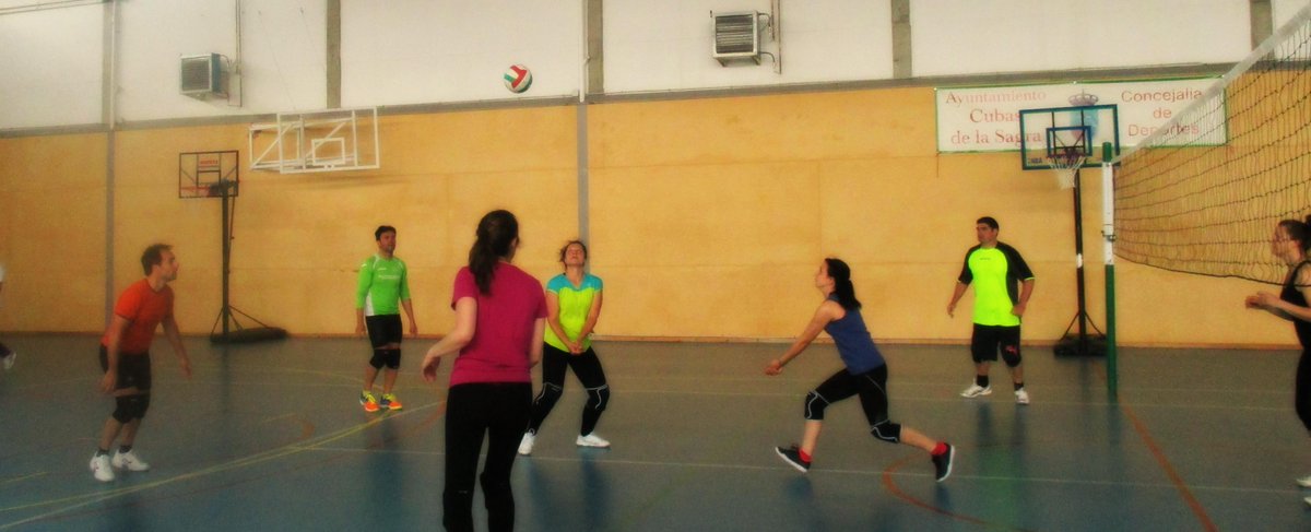 PiscinaCubas's tweet photo. Este sábado 9 de mayo la clase de VOLEY de adultos será de 11 a 13:30. http://t.co/5zwt0Osfmx