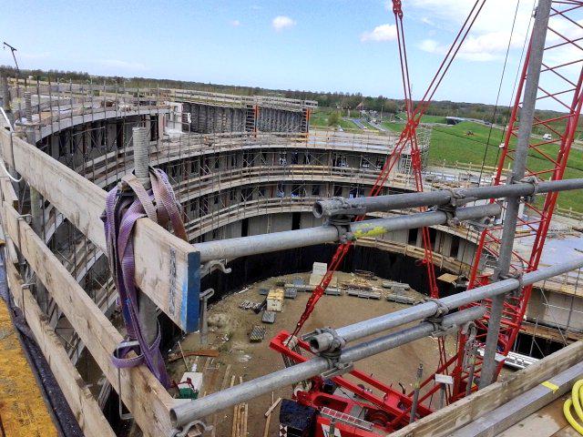BouwKlik's tweet photo. Uitvoerder @LvanRijn op ronde op zijn nieuwe werk #aquaradius @regio_hoofddorp http://t.co/Q2hJUEcXhe
