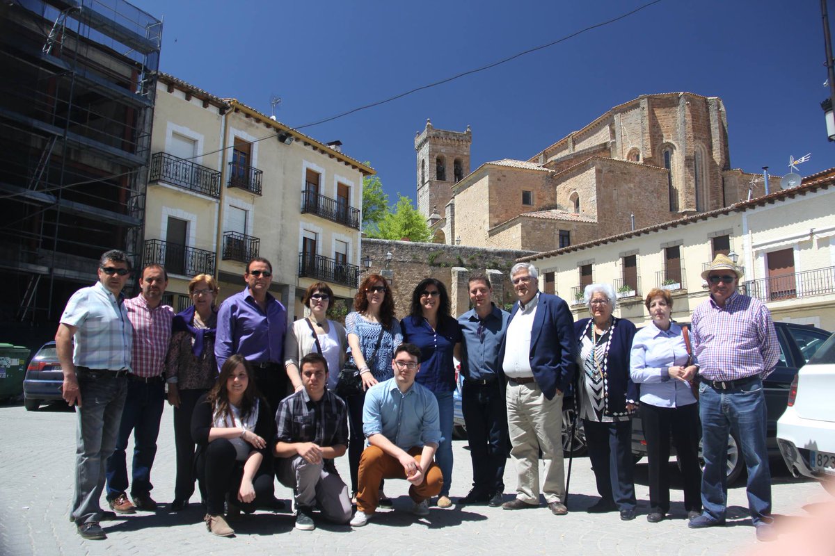 JS_JSCIFUENTES's tweet photo. Juventudes Socialistas de Cifuentes esta mañana con @garciapage en Cifuentes #PagePresidente #haciendocifuentes http://t.co/QqOUM7pyNF