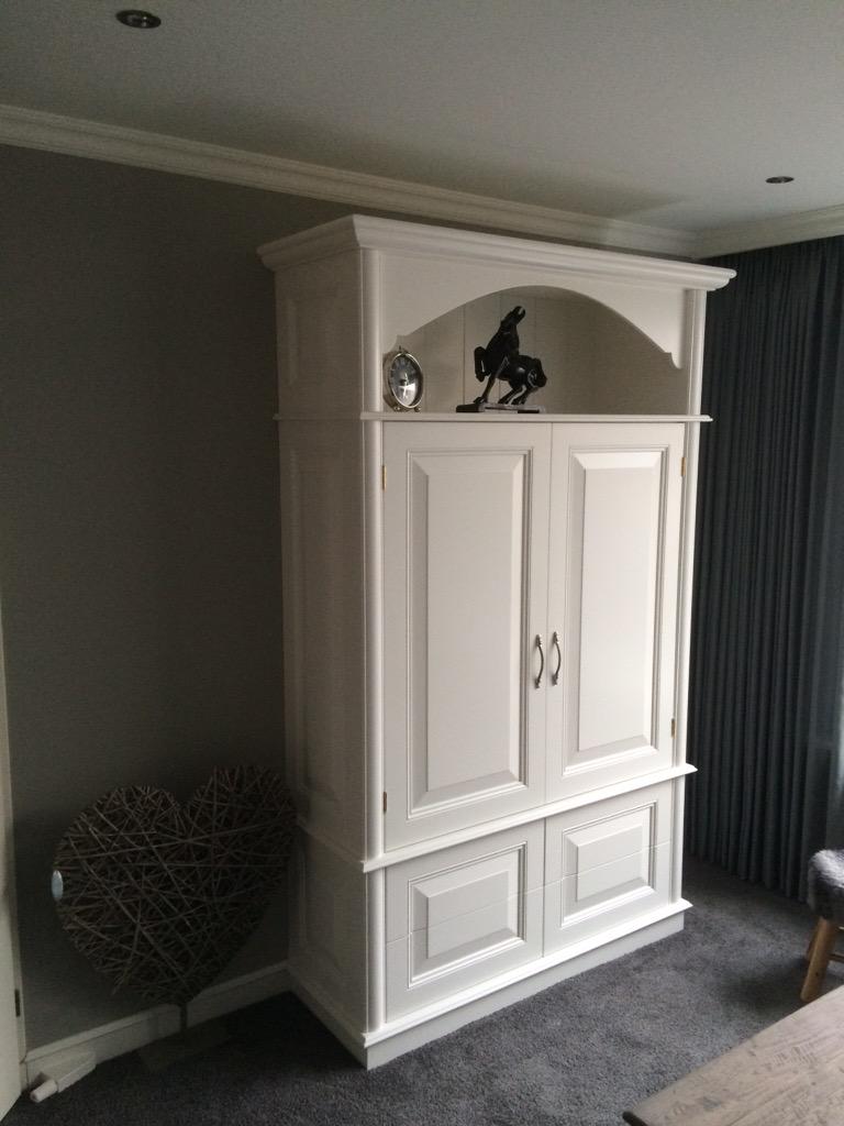 Interieur gespoten in 2K lak. Afgewerkt met een transparante beschermlaag. Colors by @FarrowandBall #farrowandball