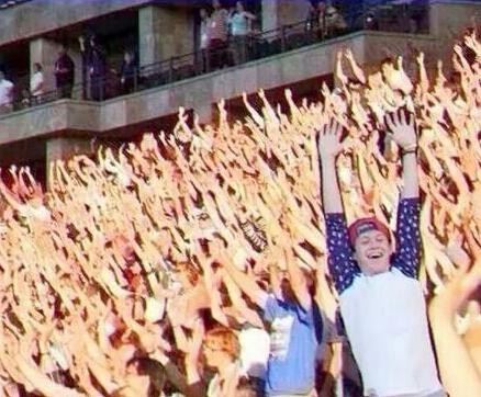 larrysgoIden's tweet photo. ''Zayn perdeu mais de 20.000 seguidores'' quem deu unf nele levanta a mão #TOMLINSONSLAYSAGAIN http://t.co/VtDx8lzMeV