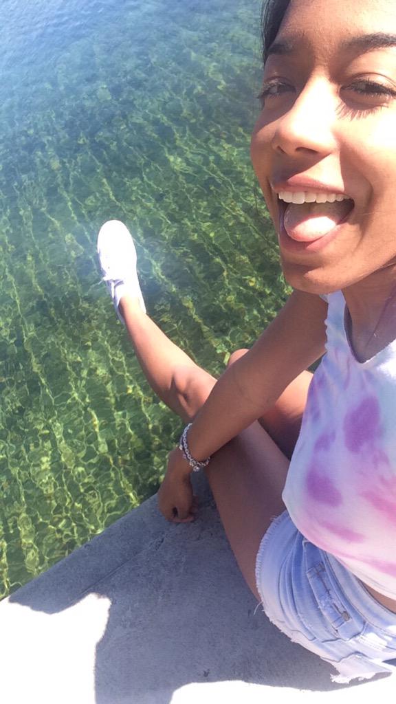 txrminally's tweet photo. today i woke up to cuddles / spent some time near a lake / went for a walk w some cool people ✨ http://t.co/IxVH7LMzlO