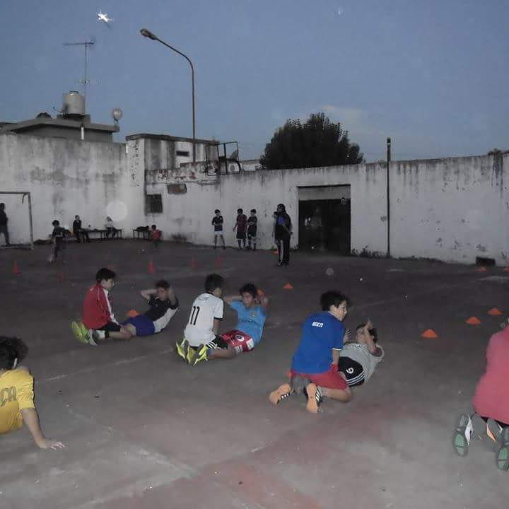 uvab2015's tweet photo. Entrenamiento de las categorías 2002 2003 2004 http://t.co/H5bxPhy5QV