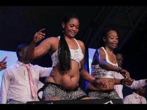 JDjizuscrew's tweet photo. Les danseuses de Koffi faut calmer le Malewa hein ! Trop de fufu et Semoule ! Le ventre on dirait une 💡 de 45 watt http://t.co/R3NpC74h4b