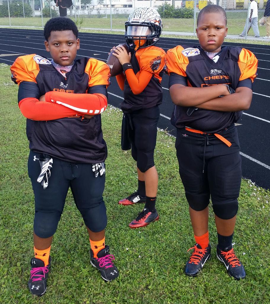 Malcolm_Major's tweet photo. Me and Big Country!! "The Guardians" Nobody touches our QB!! @HoratioMajor http://t.co/q8bgw0Yt3U