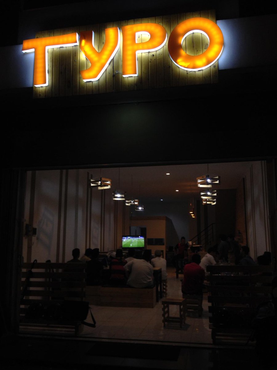 typocafe_jogja's tweet photo. Nobar juve vs madrid kemarin nih geng. Skor 2-1. Tetep smangat ya madrid😊 #juve #madrid #typocafe #ligachampion http://t.co/w9MR8PBs0K