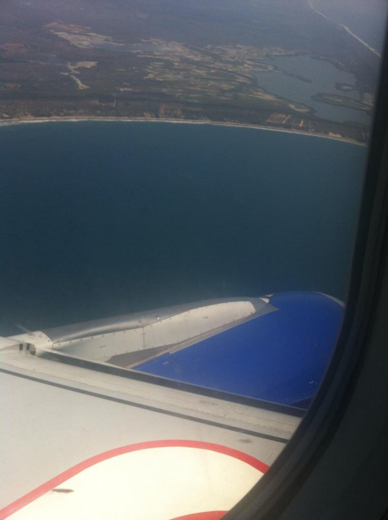 aaaerostar1's tweet photo. Llegando a ixtapa zihuatanejo,con un clima agradable (no es cierto) calor calor😂😂jajaja en unas horas más a luchar. http://t.co/B5achyO99P