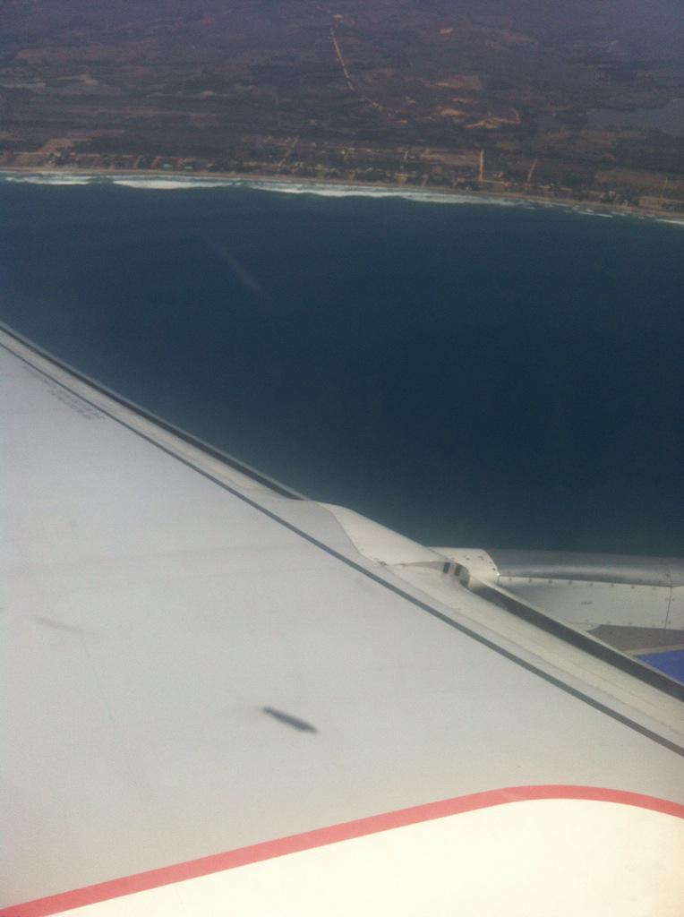 aaaerostar1's tweet photo. Llegando a ixtapa zihuatanejo,con un clima agradable (no es cierto) calor calor😂😂jajaja en unas horas más a luchar. http://t.co/B5achyO99P