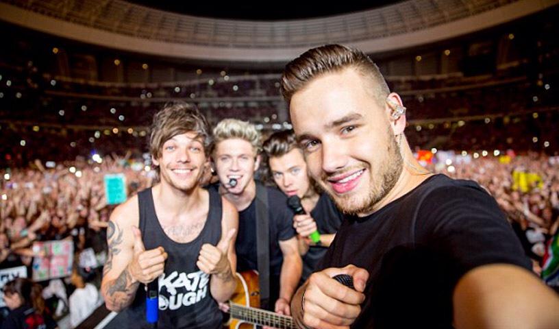 AlmightyOver25s's tweet photo. These 4 guys are still going strong, so let's not let any drama in... #DirectionersStayStrong ~M http://t.co/yFyemYGGHr