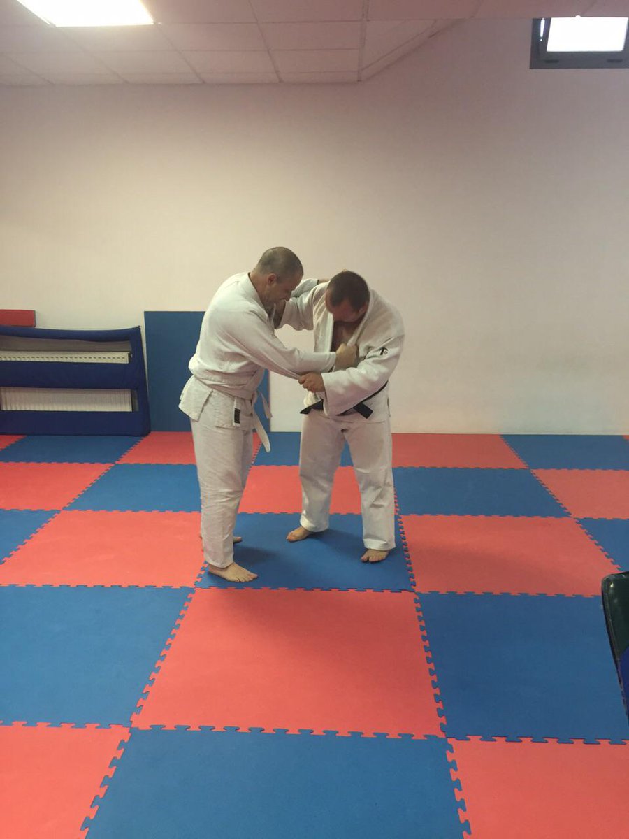 PiscinaCubas's tweet photo. JUDO adultos: practica deporte mientras te diviertes. Lunes y miércoles de 19:30 a 21:00 ¡no importa tu nivel! http://t.co/kkgz0bxyrF