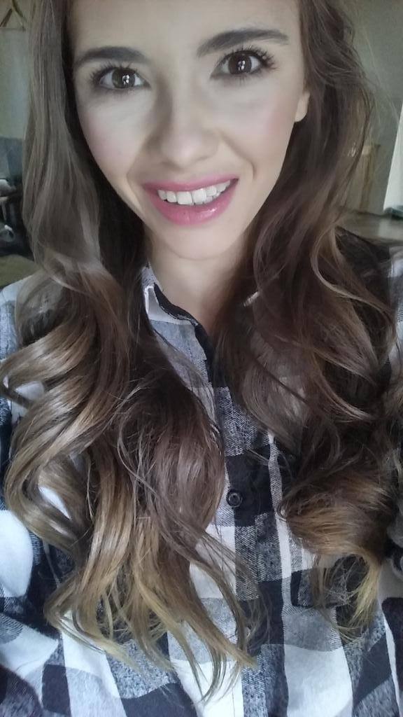 Loving my makeup and hair today! 💋 http://t.co/KGKvLzT0UQ