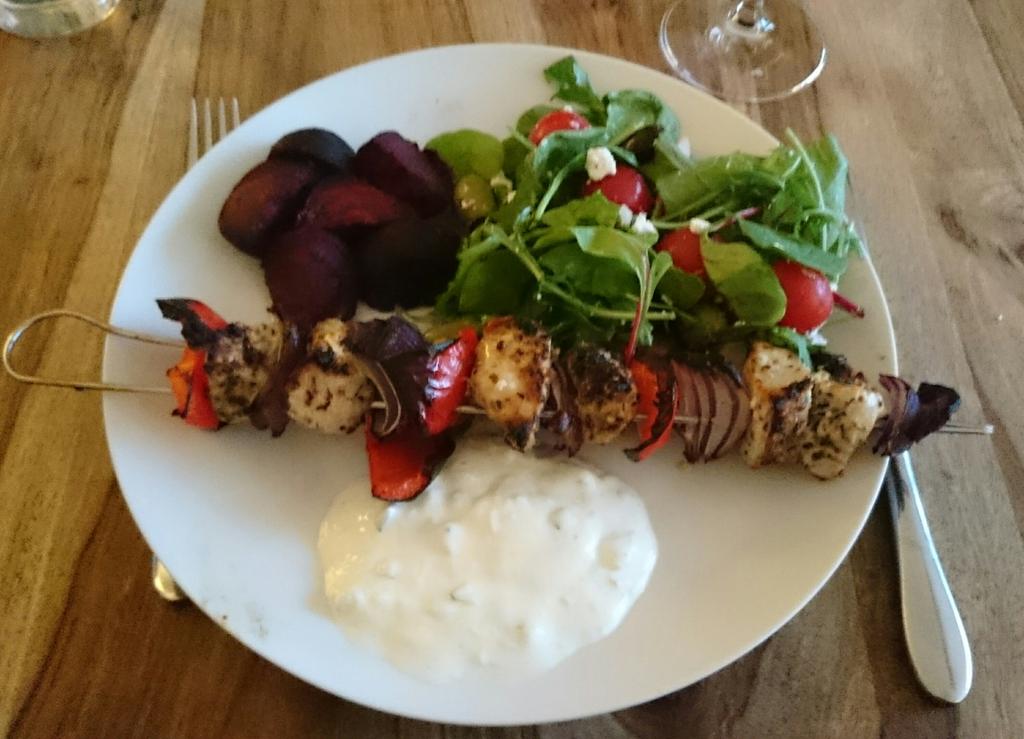 PCOSpositivity's tweet photo. Greek skewers with homemade tzatziki and roasted beetroot #yummy #PCOS http://t.co/e56xrYIPL7