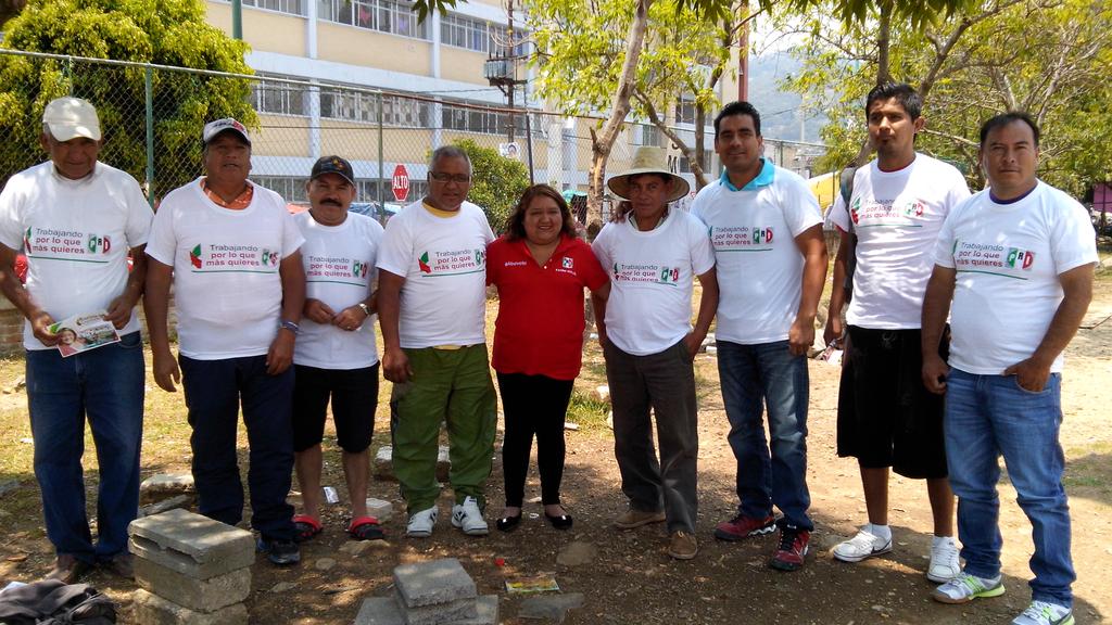 KaryGuillenC's tweet photo. Trabajar para mantener nuestros centros recreativos dignos y seguir fomentando el deporte #Atrévete http://t.co/k8jOLFpgeM