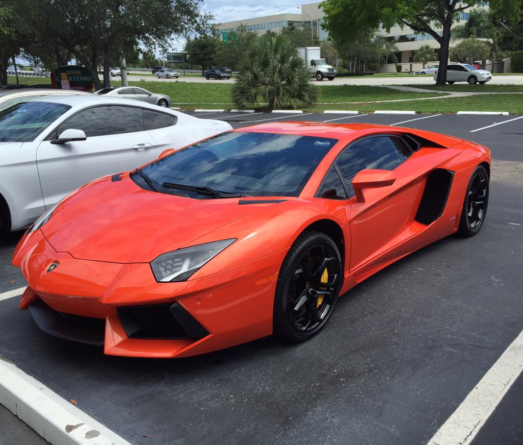 DashieXP's tweet photo. Pulled up thinking my car was the sh!t. Then I see this modaphuka! http://t.co/vy64UcYEHb