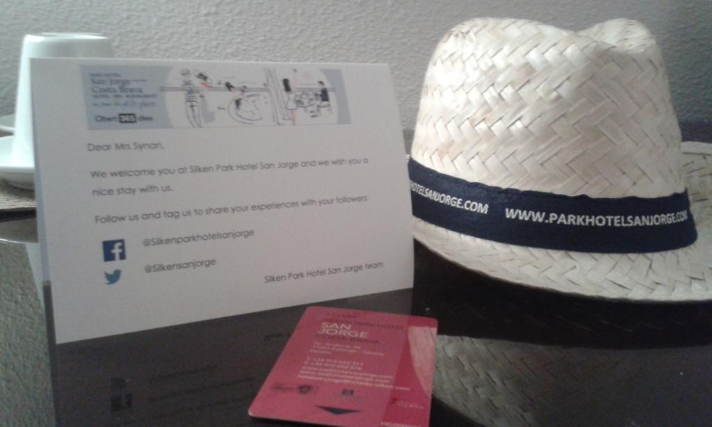 A comfy bed &amp; balcony where I can hear the sea! Thanks for the warm welcome <a href="/SilkenSanJorge/">Park Hotel San Jorge</a>! #TBEX2015 #incostabrava