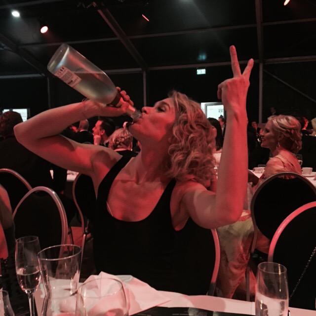 LoopSuomi's tweet image. NYT ON BILEEET!!!!!👊🏻👊🏻👊🏻👊🏻👊🏻 #radiogaala #radiogaala2015