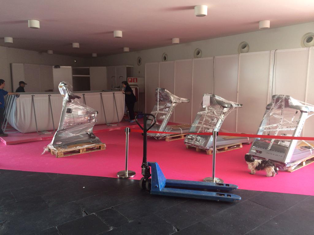 FeriaGoRunning's tweet photo. Todo preparado para el #retoricardoabad por #terremotonepal @F19Rondanorte @Run_Bum @hirumenditrail @carlosarraiza http://t.co/xlwPYIENol