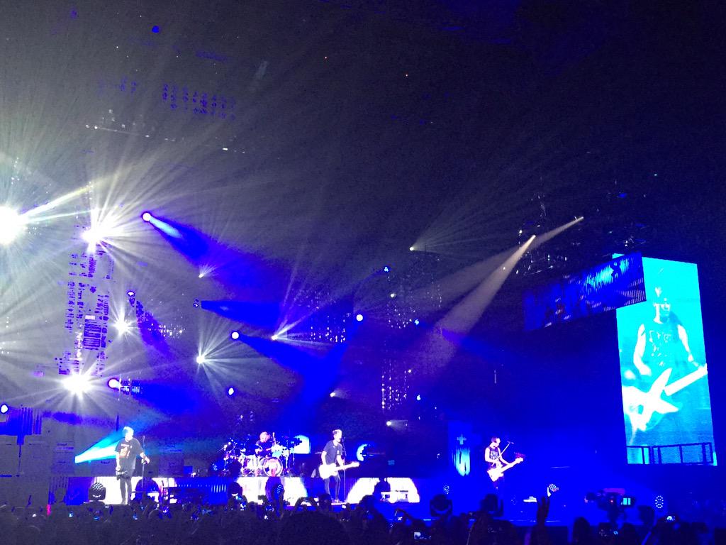 Magitorras's tweet photo. #Live5SOS http://t.co/F4RCJcYtXO