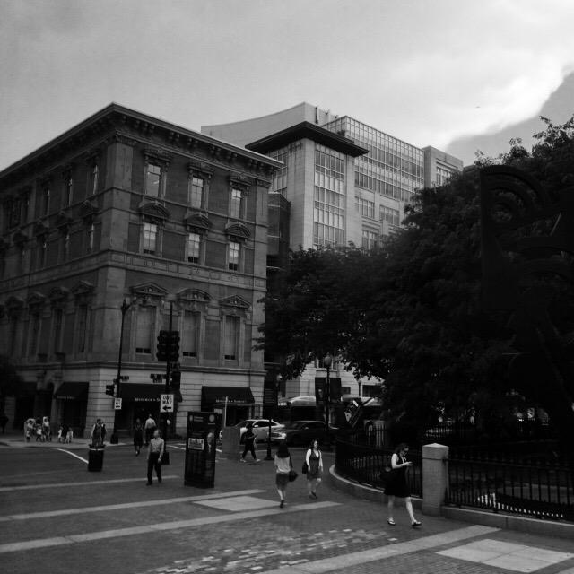 Sarahdc2015's tweet photo. Busy corner in DC. Everyone here has places to go and people to see #dcskylion http://t.co/aVQq8Icz56