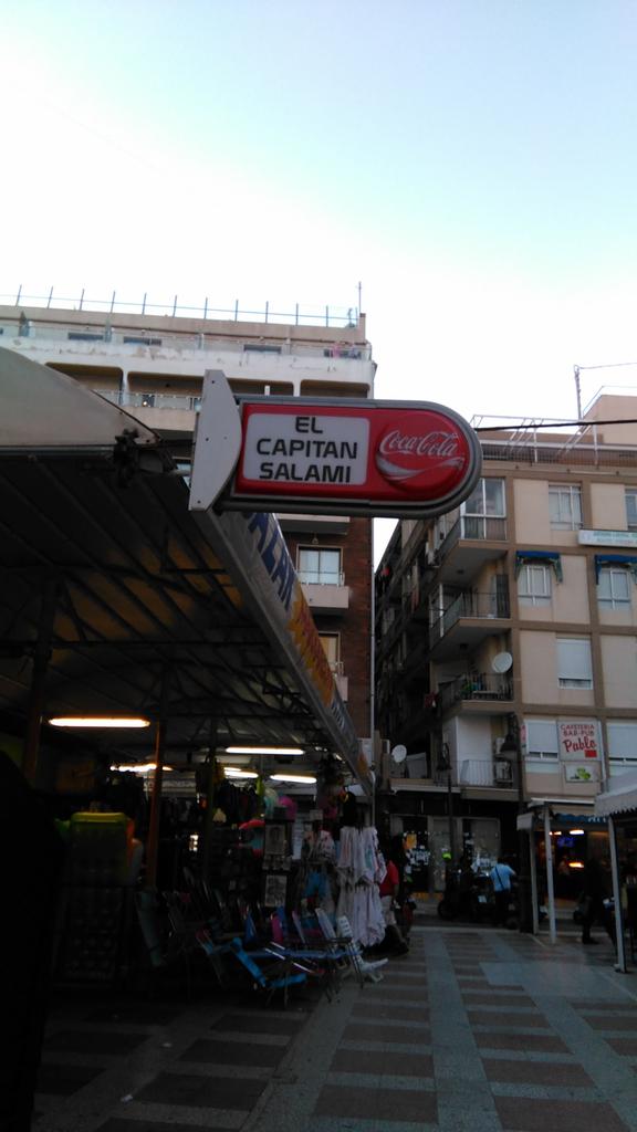 TamaraZam's tweet photo. Bares de Benidorm... jajajaja http://t.co/KUIror6JkI