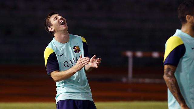 InsoliteFoot's tweet photo. Neuer: "J'avais montré à Messi qui était le patron en finale du Mondial, je le referai mercredi" #BARBAY #LDCLiveCamp http://t.co/e6mqPQ1Q3Y