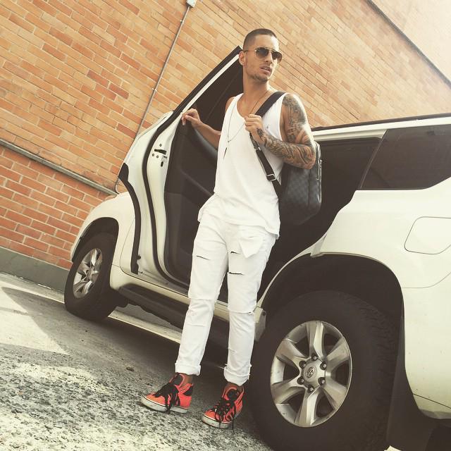 MALUMAFCWORLD's tweet photo. Tómame una foto así como saliendo del carro #Maluma  #PBDB2015  #ElTiki http://t.co/3fIqdi67Rz