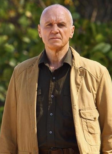 Happy Birthday to Alan Dale who always seems to play people that you cant trust, in this case its Charles Widmore! 