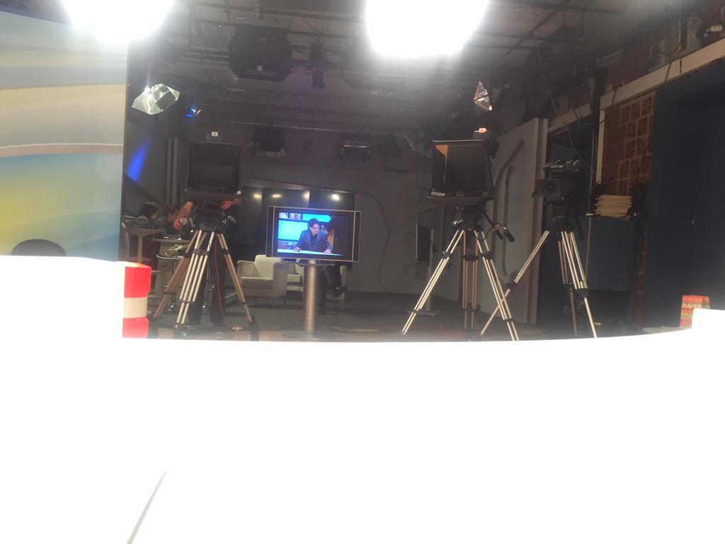 gongarciabullon's tweet photo. Hoy presentación en #tv @CarCrashOficial con nuestros amigos de TVMediterraneo.Gran labor la de Vicente en LuzdeCruce http://t.co/YRrGOkhnLf