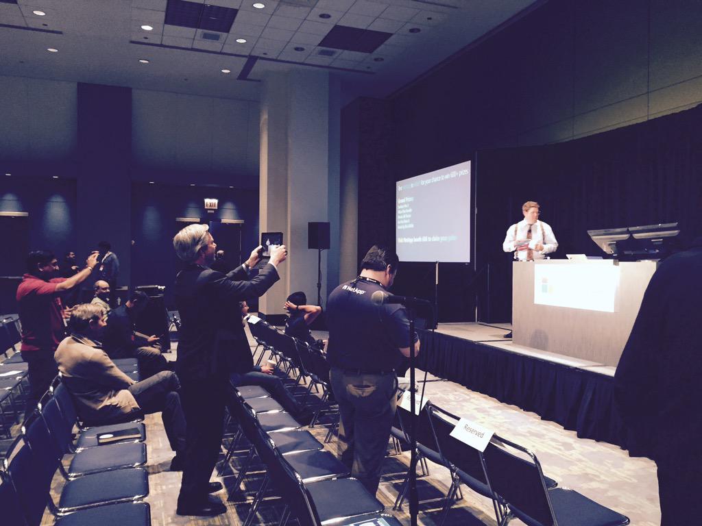 Henke_ha's tweet photo. @ShiftMover rockstar 😉 #NetAppMSIgnite http://t.co/2uuWXQNnmf