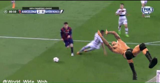 _Buzz_Sport's tweet photo. #Boateng, parodié ! #Messi #FCBBAY #JeSuisBoateng http://t.co/q6IU6DGLOa