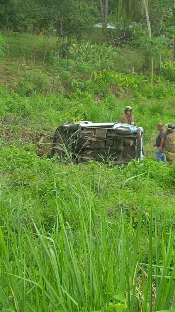 Accidente de tránsito dejó varios heridos en Quebrada Bonita-Colón.
telemetro.com/_2ff401c6 #Panama