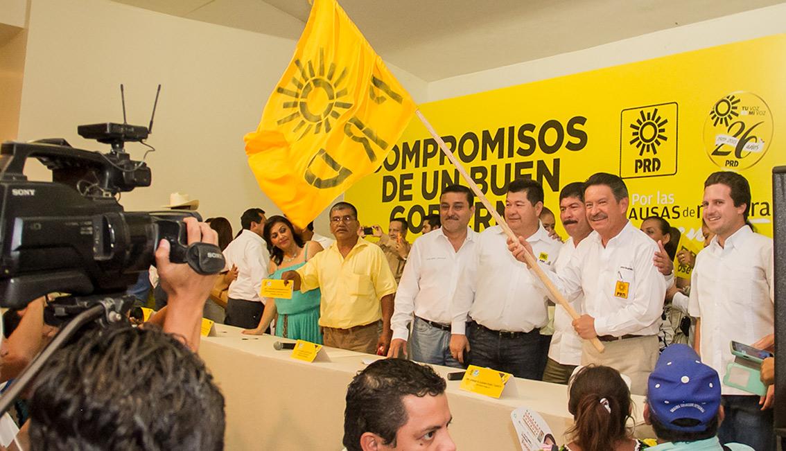 Navarretecarlos's tweet photo. Que dediquen la mayor parte del presupuesto a la obra pública y a los programas de carácter social. http://t.co/6J2EDIRljo