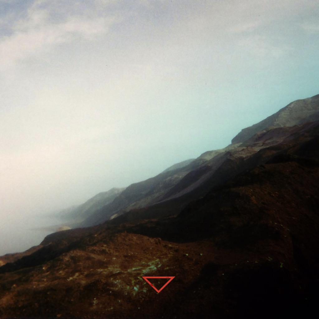 TheFlavrBlue's tweet photo. NEW SONG THIS FRIDAY // "Feathers" http://t.co/Pow60QIFaR
