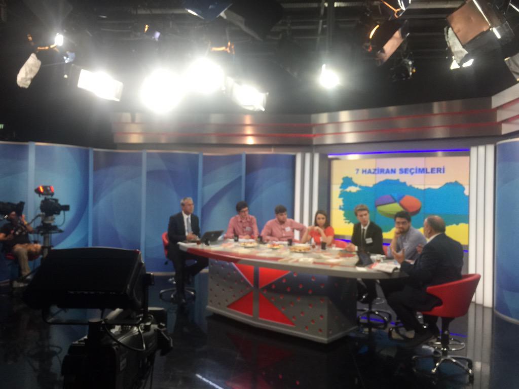 TrendNe_'s tweet image. Canlı yayın tüm hızıyla devam ediyor. @AbbasGucluTR  ile #MHPveSecimVaatleri devam ediyor.. @DrSinanOgan @oktayvural