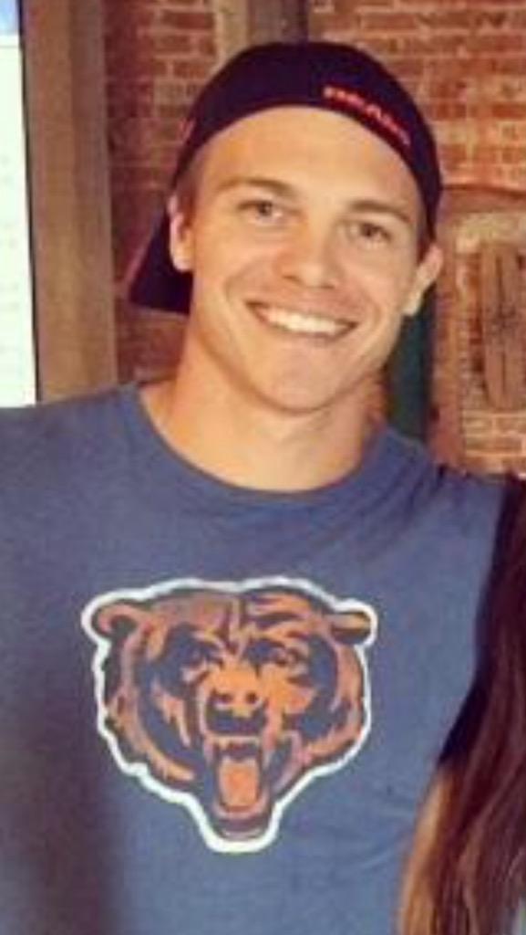 ruggedluke's tweet photo. Stop the drama everyone I just found out the hot uncle from finding Carter went to my university 😍😍😍 http://t.co/9ZRE8OwaFw
