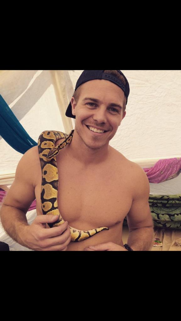 ruggedluke's tweet photo. Stop the drama everyone I just found out the hot uncle from finding Carter went to my university 😍😍😍 http://t.co/9ZRE8OwaFw