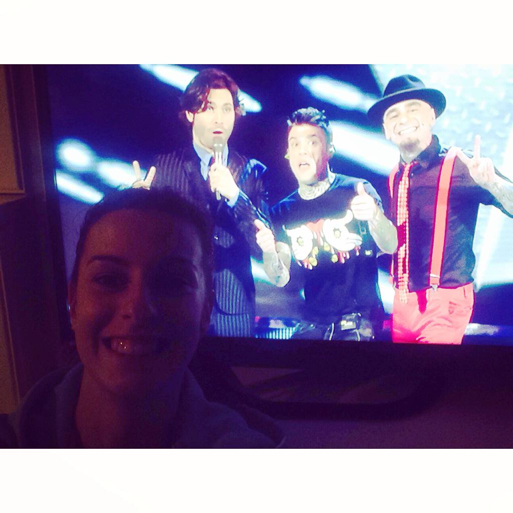 DarlinMarti's tweet photo. But first, let me take a TELFIE! #fedez #tvoi #thevoiceofitaly #jax @jaxofficial @THEVOICE_ITALY @Fedez http://t.co/YvmhvtgUIu