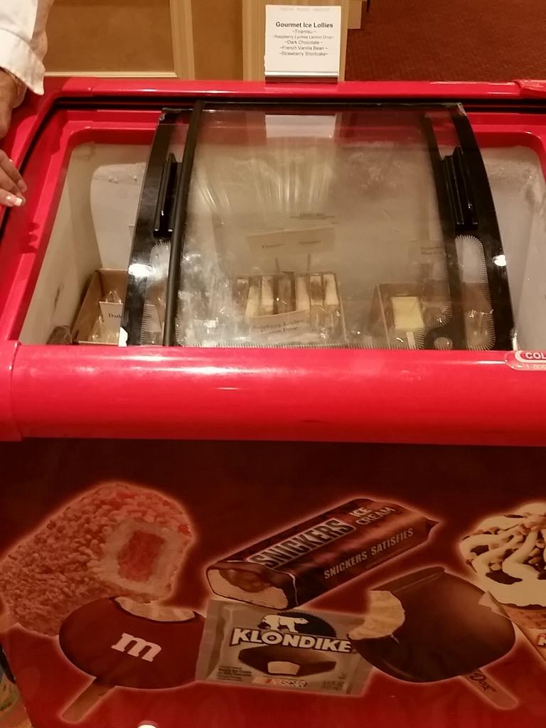 SQLKnow's tweet image. Ice cream is better when it's free. #EMCWORLD