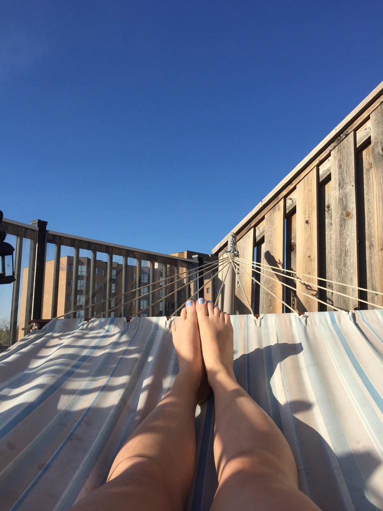 heidimazelow's tweet photo. Lazy evening in the hammock #summernights http://t.co/xrlyiKxZuW